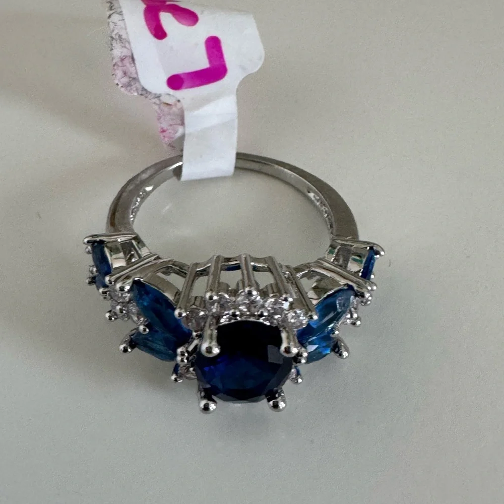 Elegant Blue & Clear Crystal Costume Cocktail Ring Silver Tone Statement Size 7